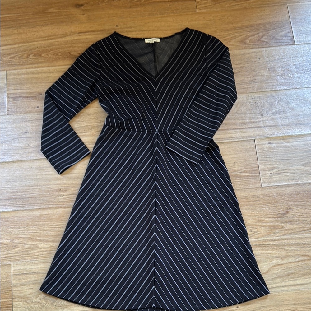 Max Studio Black and White V-Neck A-Line Dress